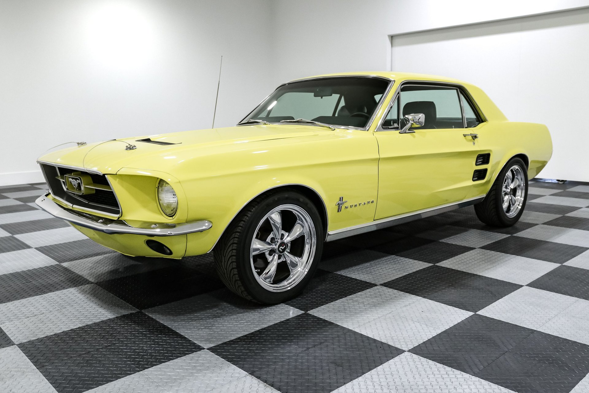 1967-ford-mustang-e05qnhdi